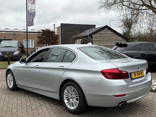 BMW 5 Series view 8