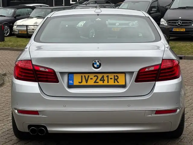BMW 5 Series view 7