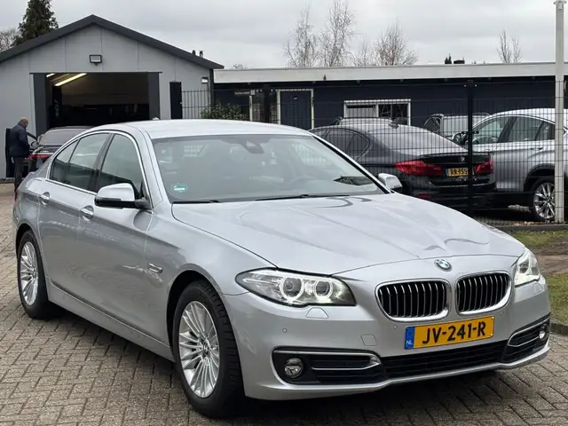 BMW 5 Series view 3