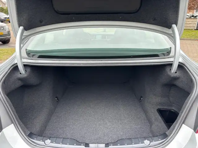 BMW 5 Series view 15