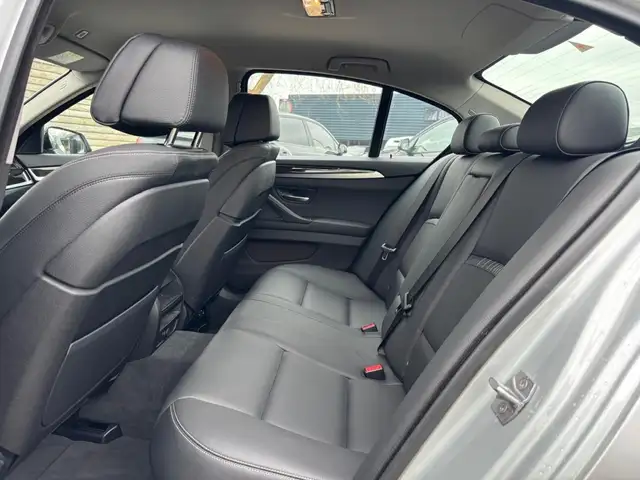 BMW 5 Series view 14