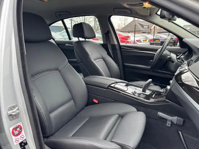 BMW 5 Series view 10