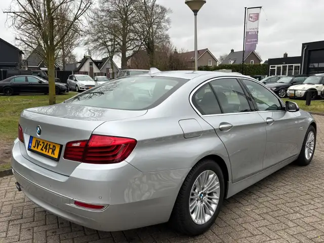BMW 5 Series view 6