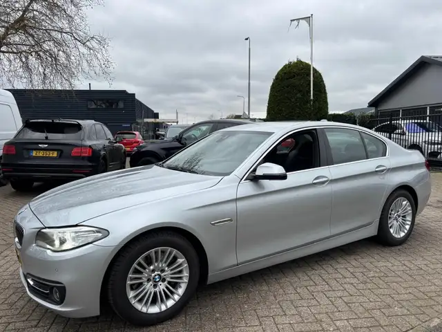 BMW 5 Series view 4