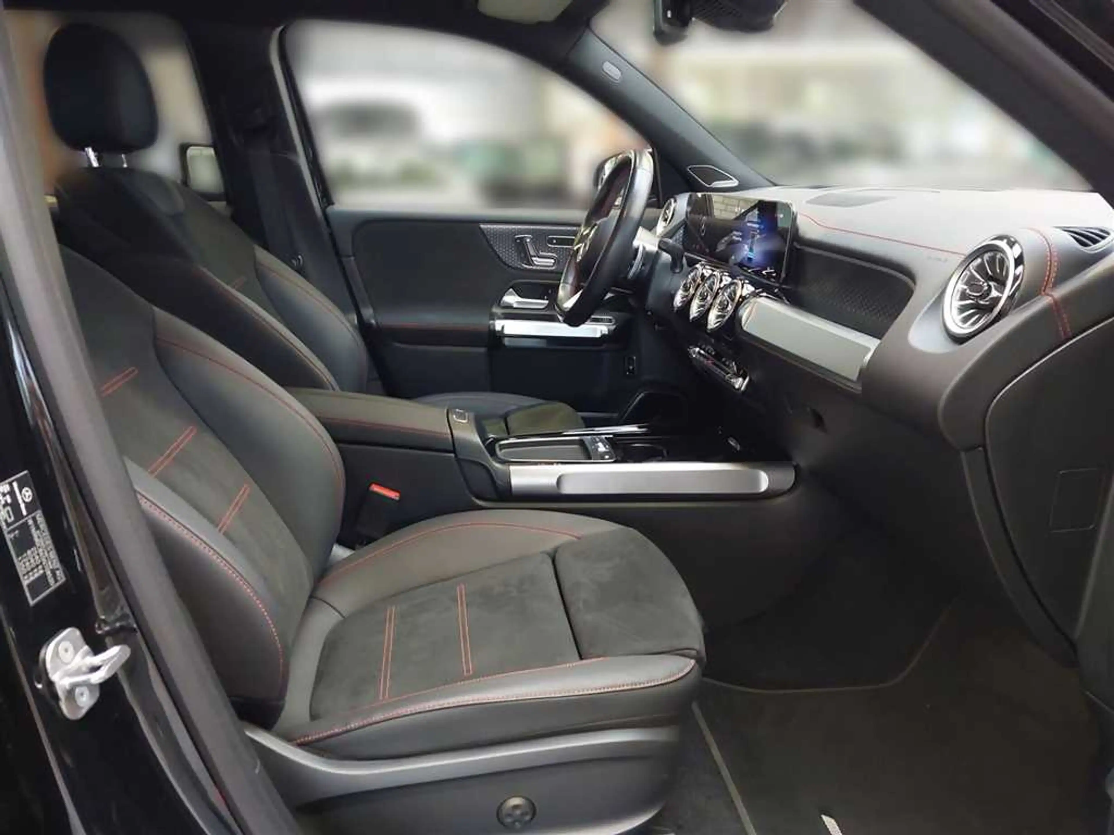 Mercedes-Benz EQB 250 + AMG Line Advanced Plus 71 kWh — photo 14