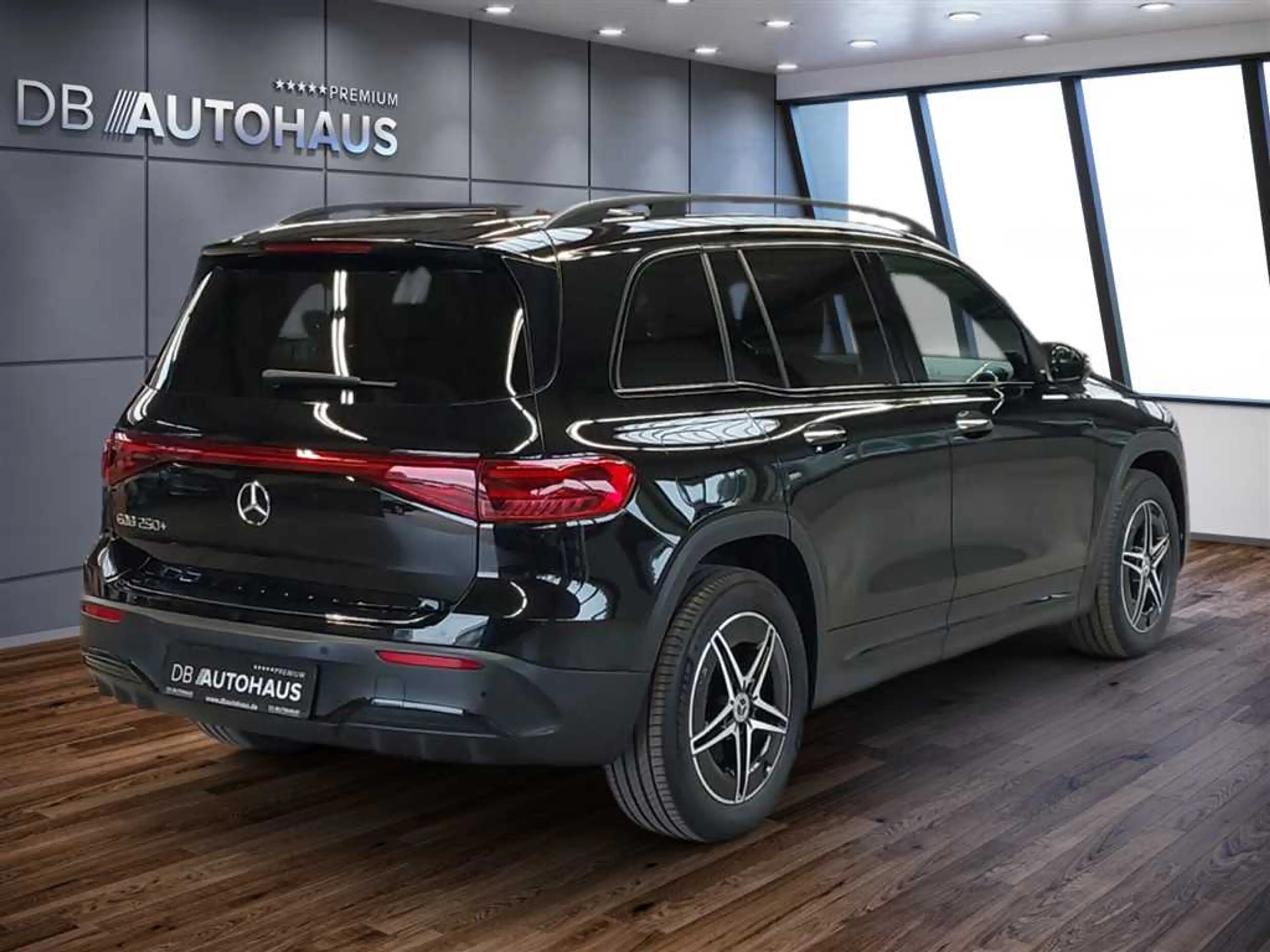 Mercedes-Benz EQB 250 + AMG Line Advanced Plus 71 kWh — photo 4