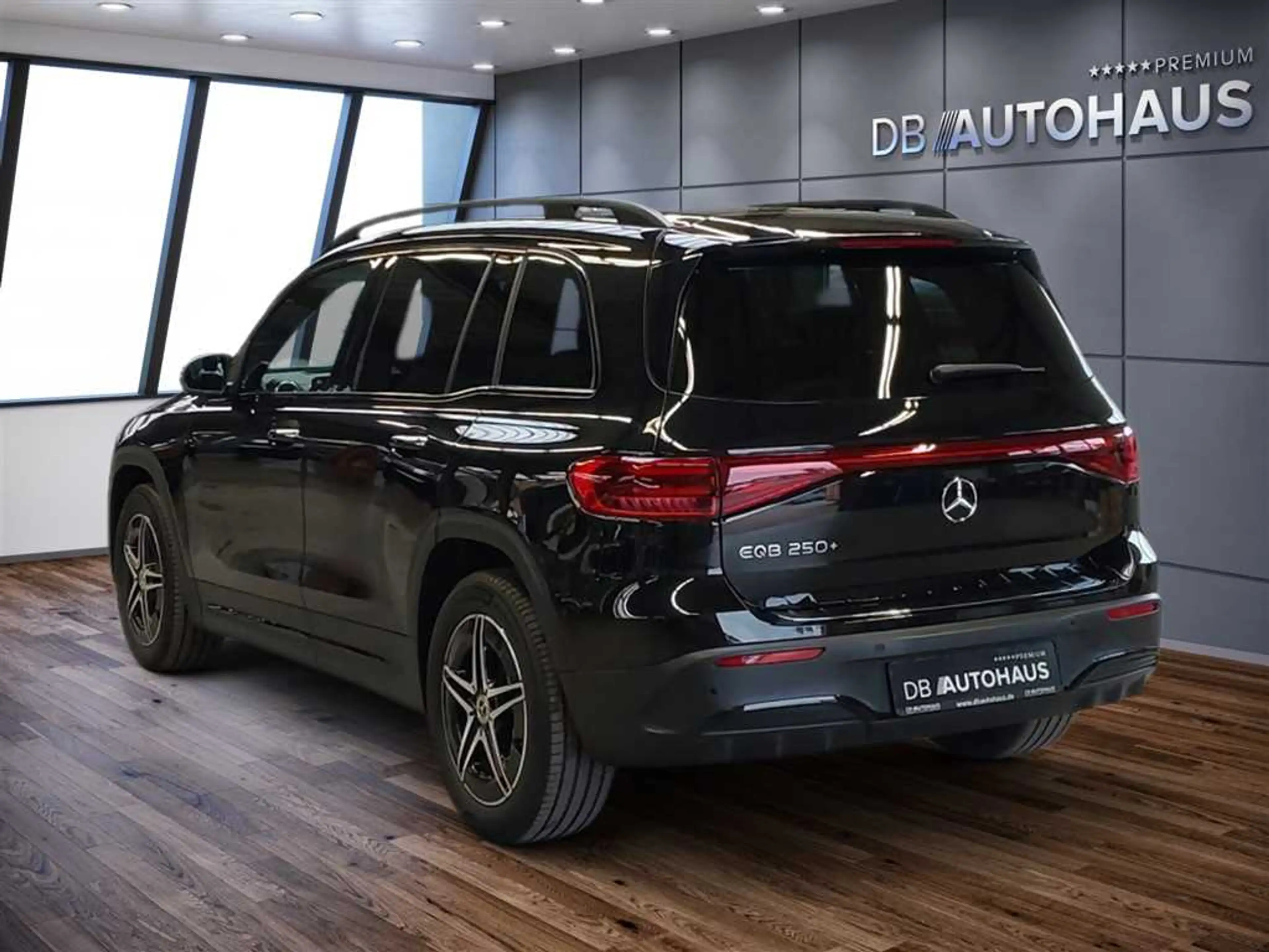 Mercedes-Benz EQB 250 + AMG Line Advanced Plus 71 kWh — photo 6