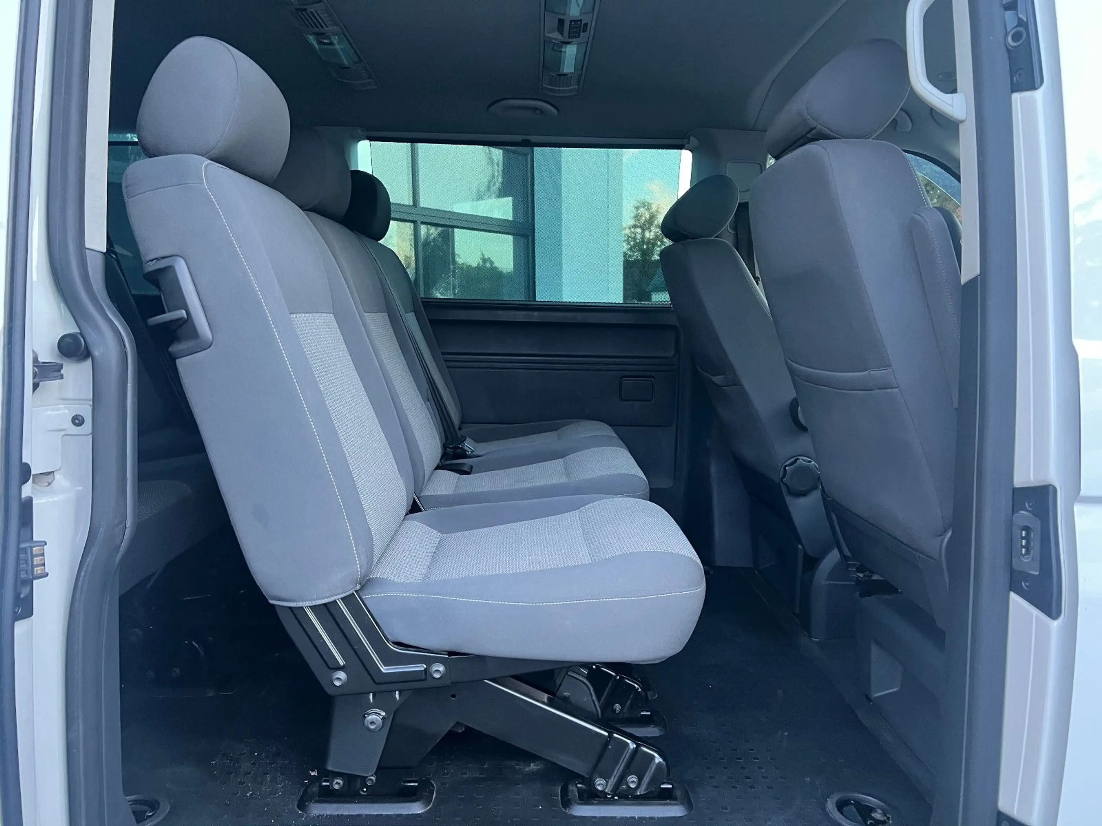 Volkswagen T5 Caravelle lang 4Motion Comf. Standh. PDC 150P — photo 14