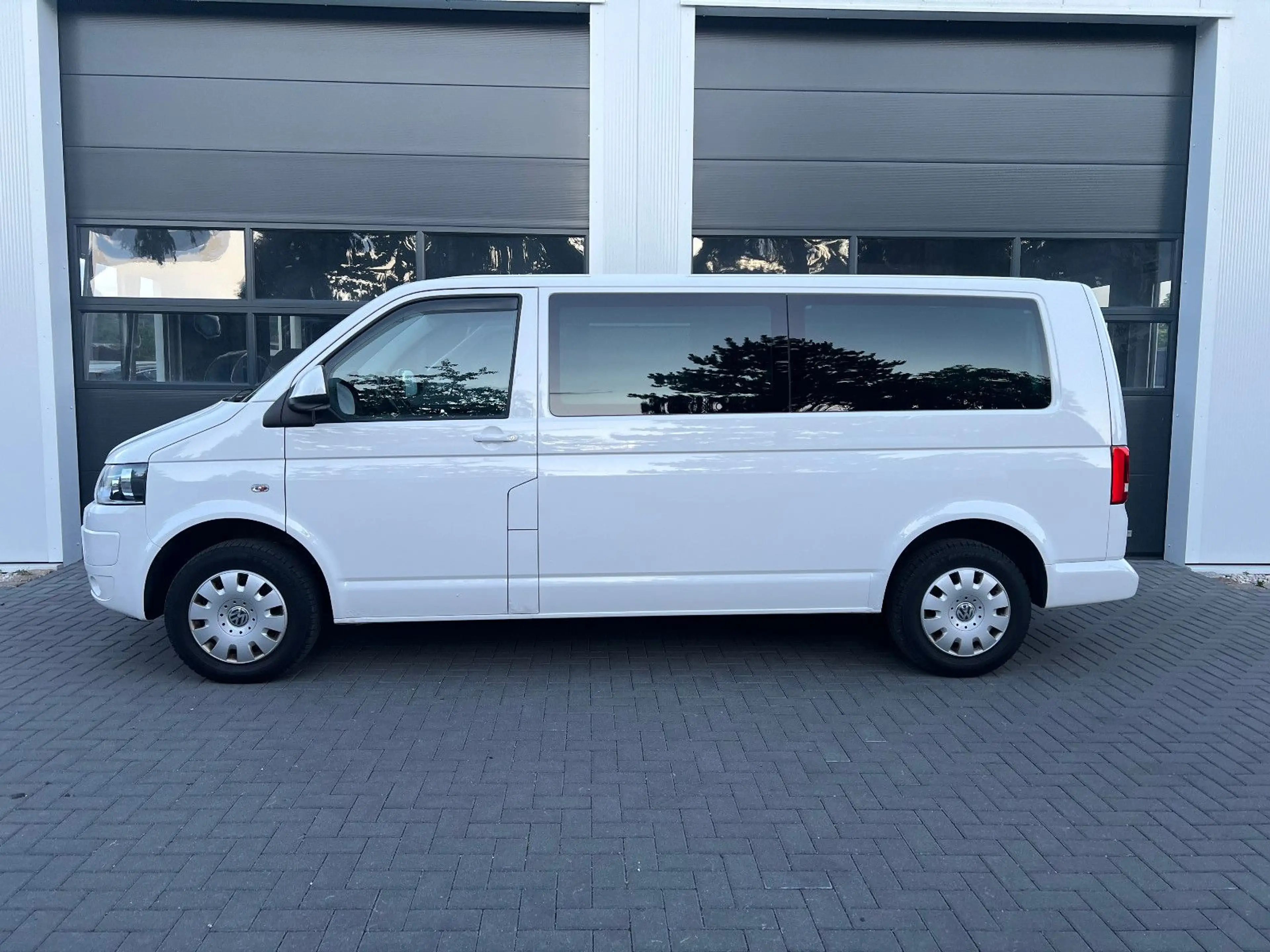 Volkswagen T5 Caravelle lang 4Motion Comf. Standh. PDC 150P — photo 9