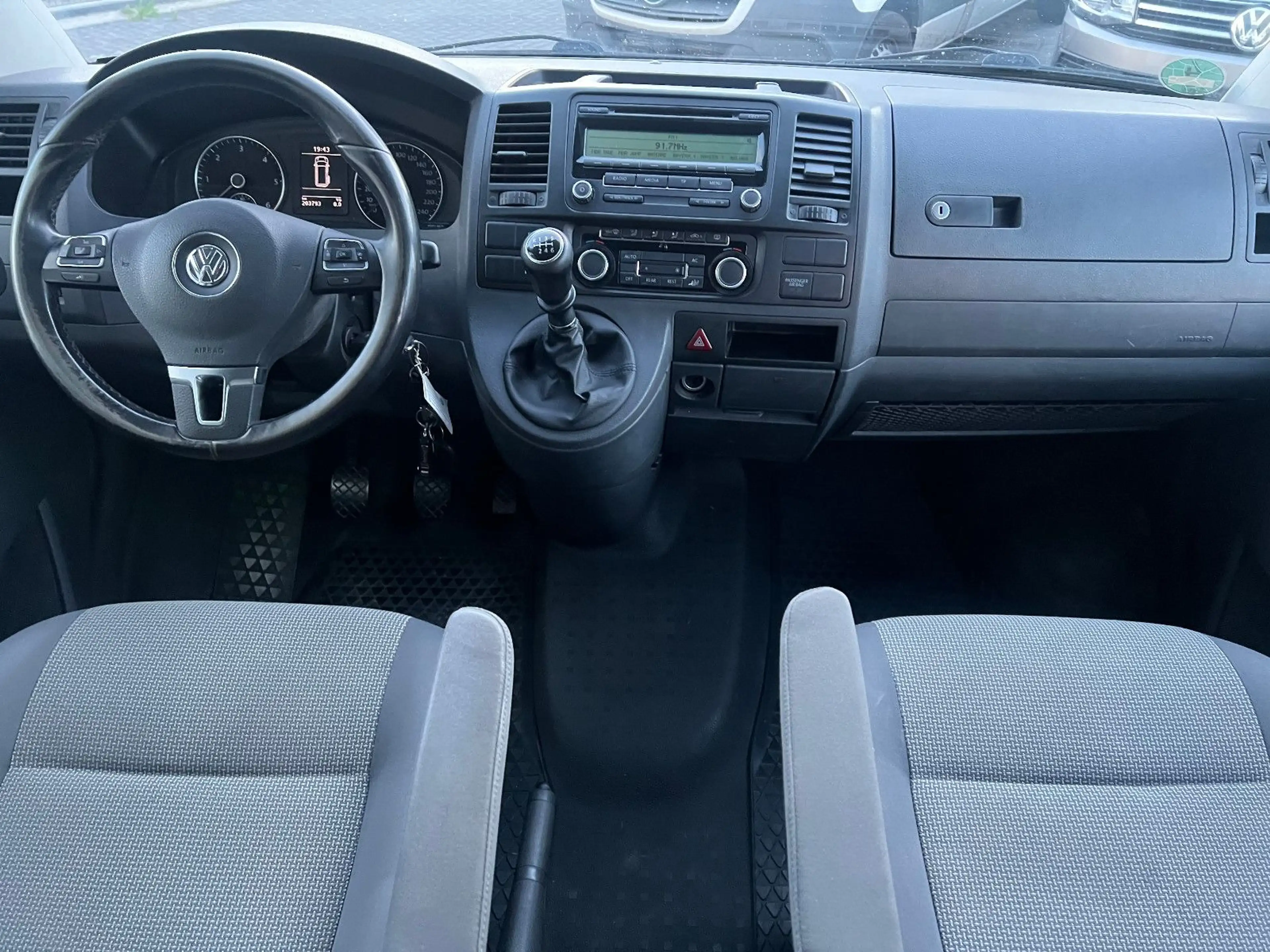 Volkswagen T5 Caravelle lang 4Motion Comf. Standh. PDC 150P — photo 12
