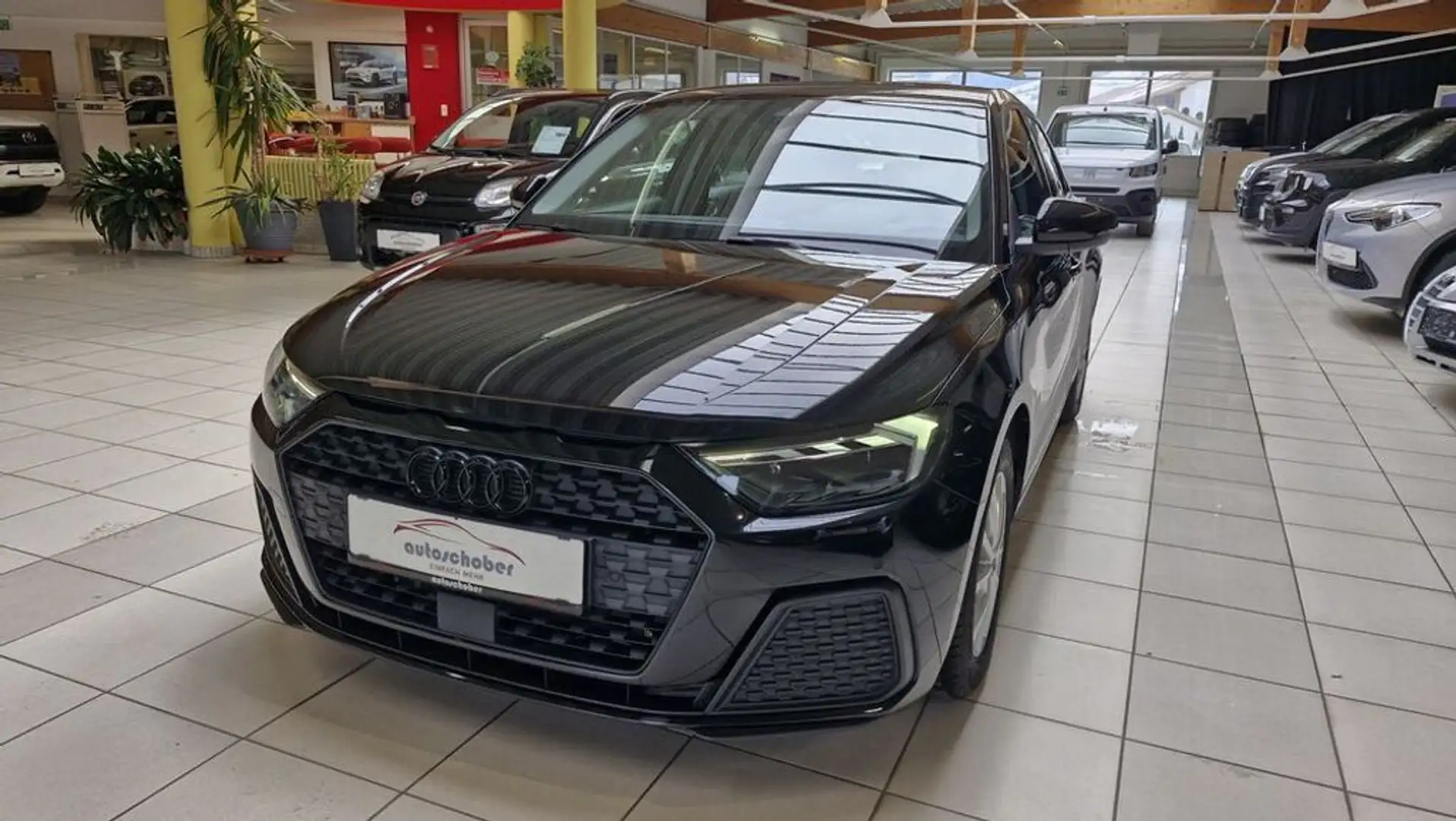 Audi A1 25 TFSI basis Schwarz - 2