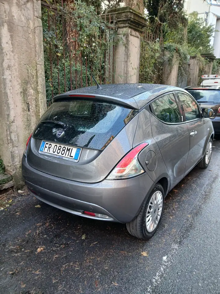 Lancia Ypsilon