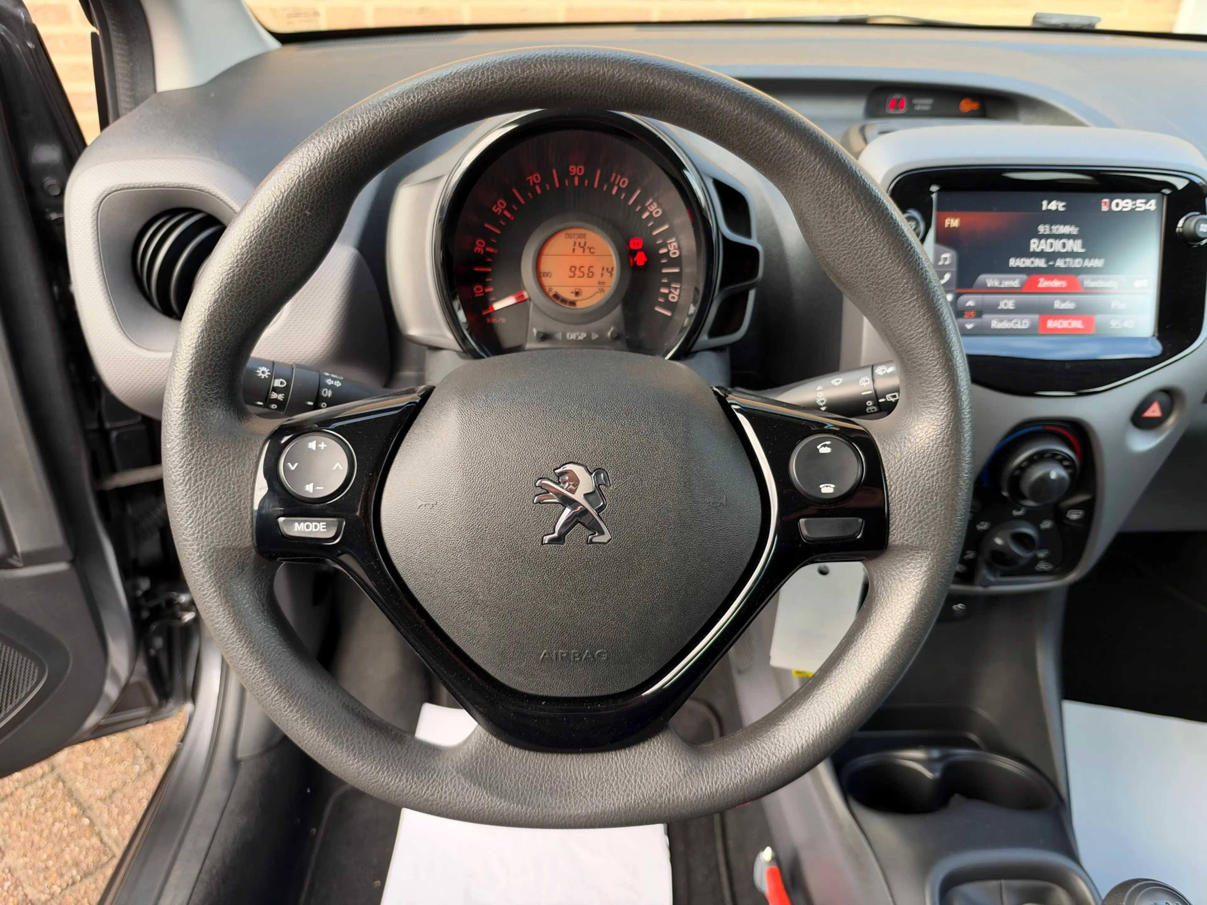 Peugeot 108 1.0 e-VTi Active — photo 17