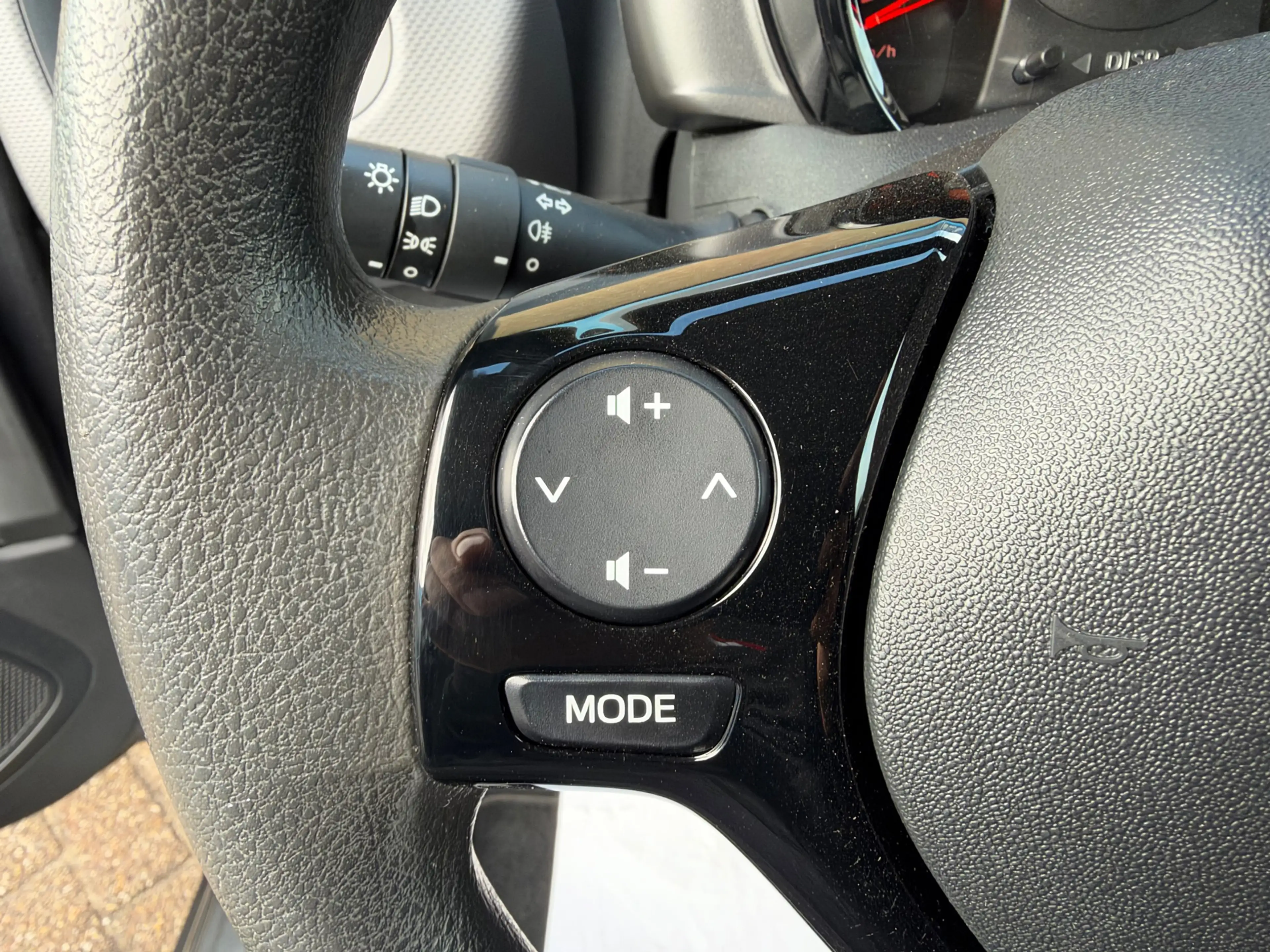 Peugeot 108 1.0 e-VTi Active — photo 18
