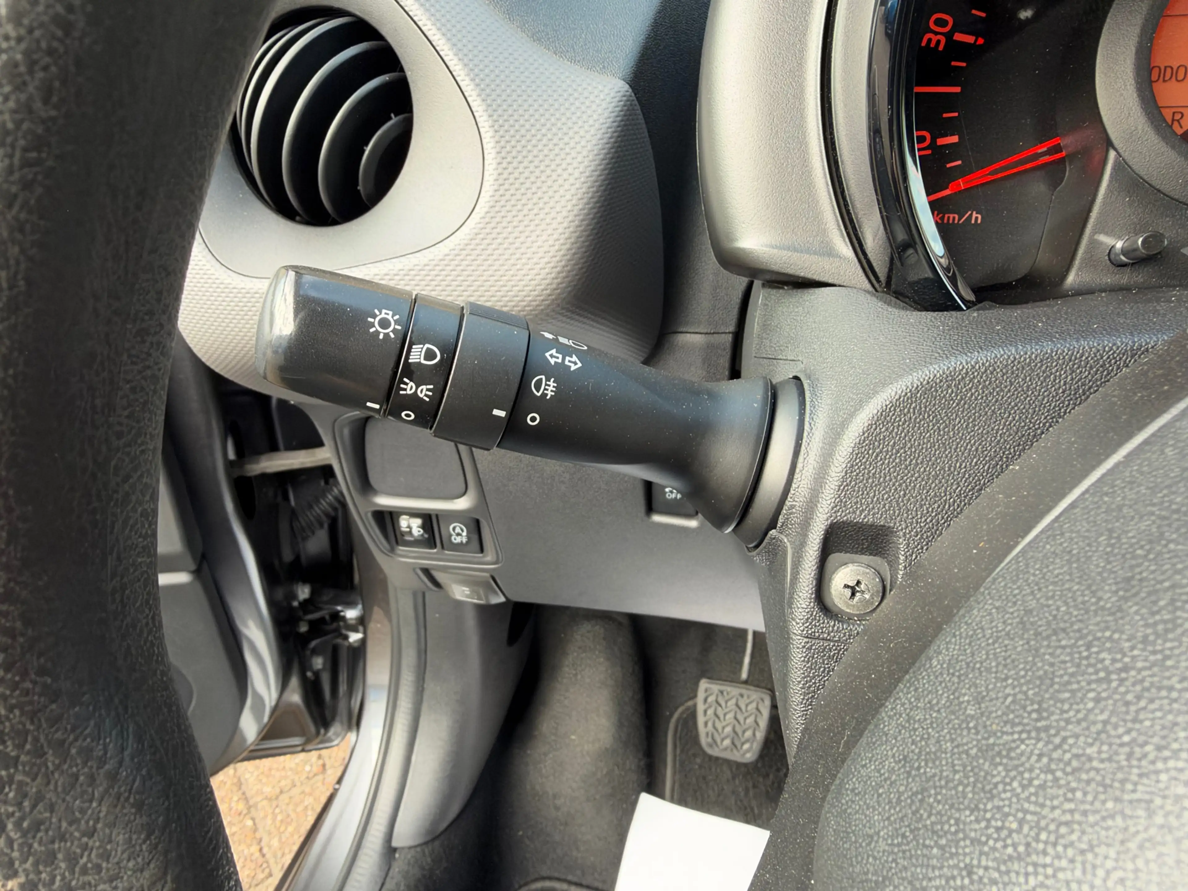 Peugeot 108 1.0 e-VTi Active — photo 20