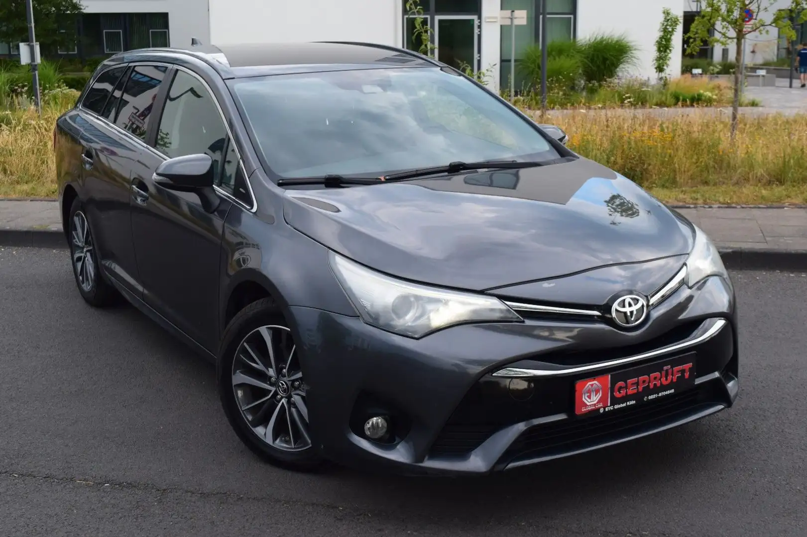 Toyota Avensis Touring Sports Comfort 1.Hand,Navi Gris - 1