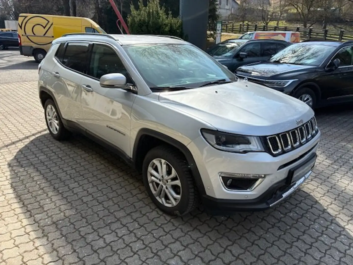 Jeep Compass 1,6 MJet Limited FWD *NAVI*RFK*SZH*TOP ZUSTAND* Grau - 1