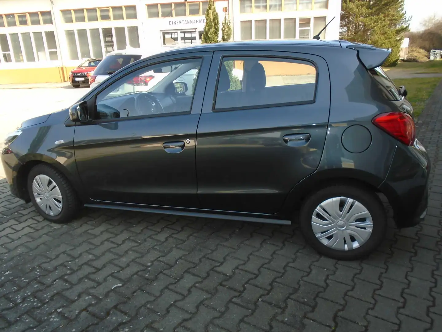 Mitsubishi Space Star Select 1.2 MIVEC 5-Gang Grau - 2