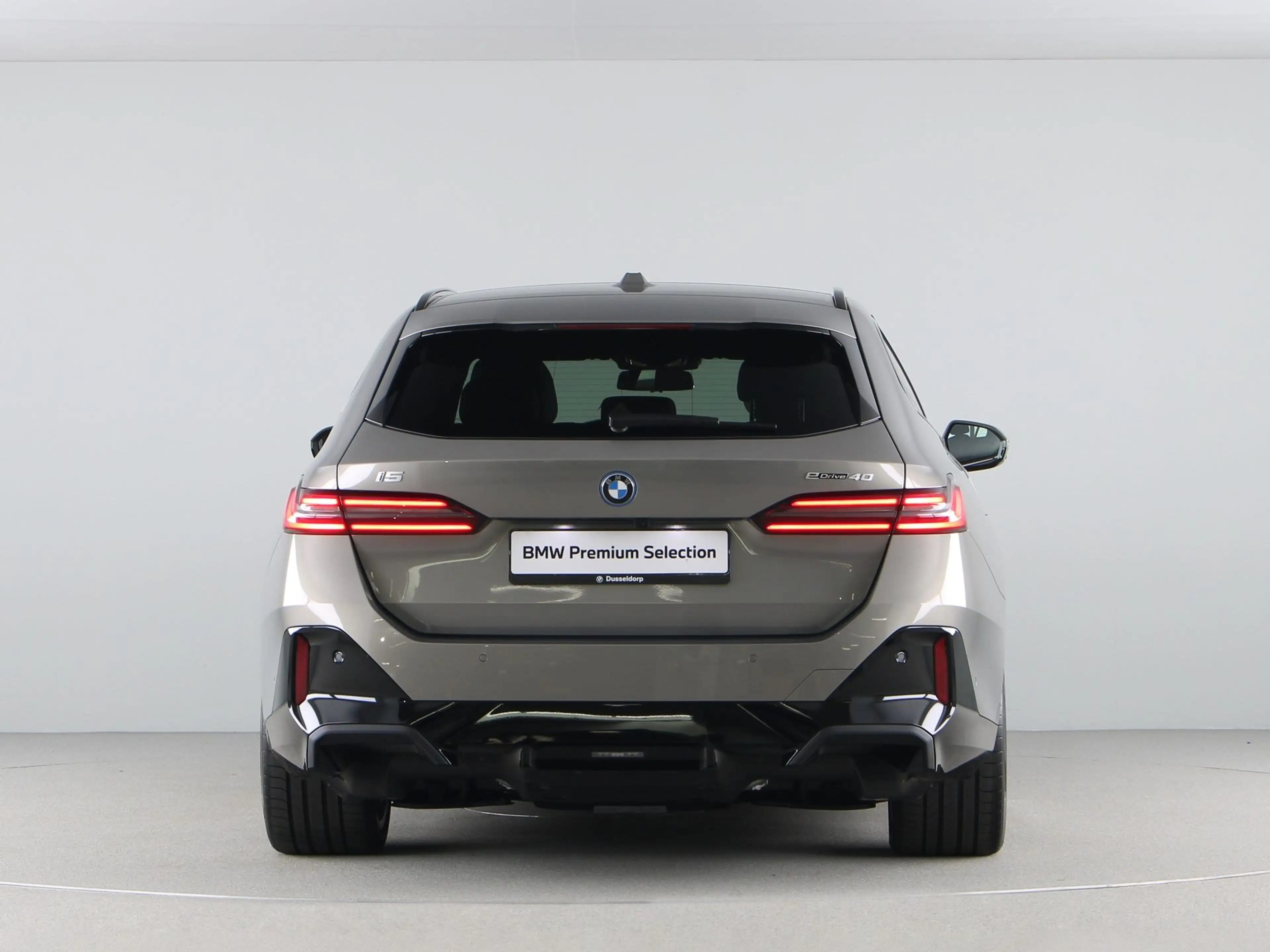 BMW i5 Touring eDrive40 84 kWh M-sport Pro — photo 10