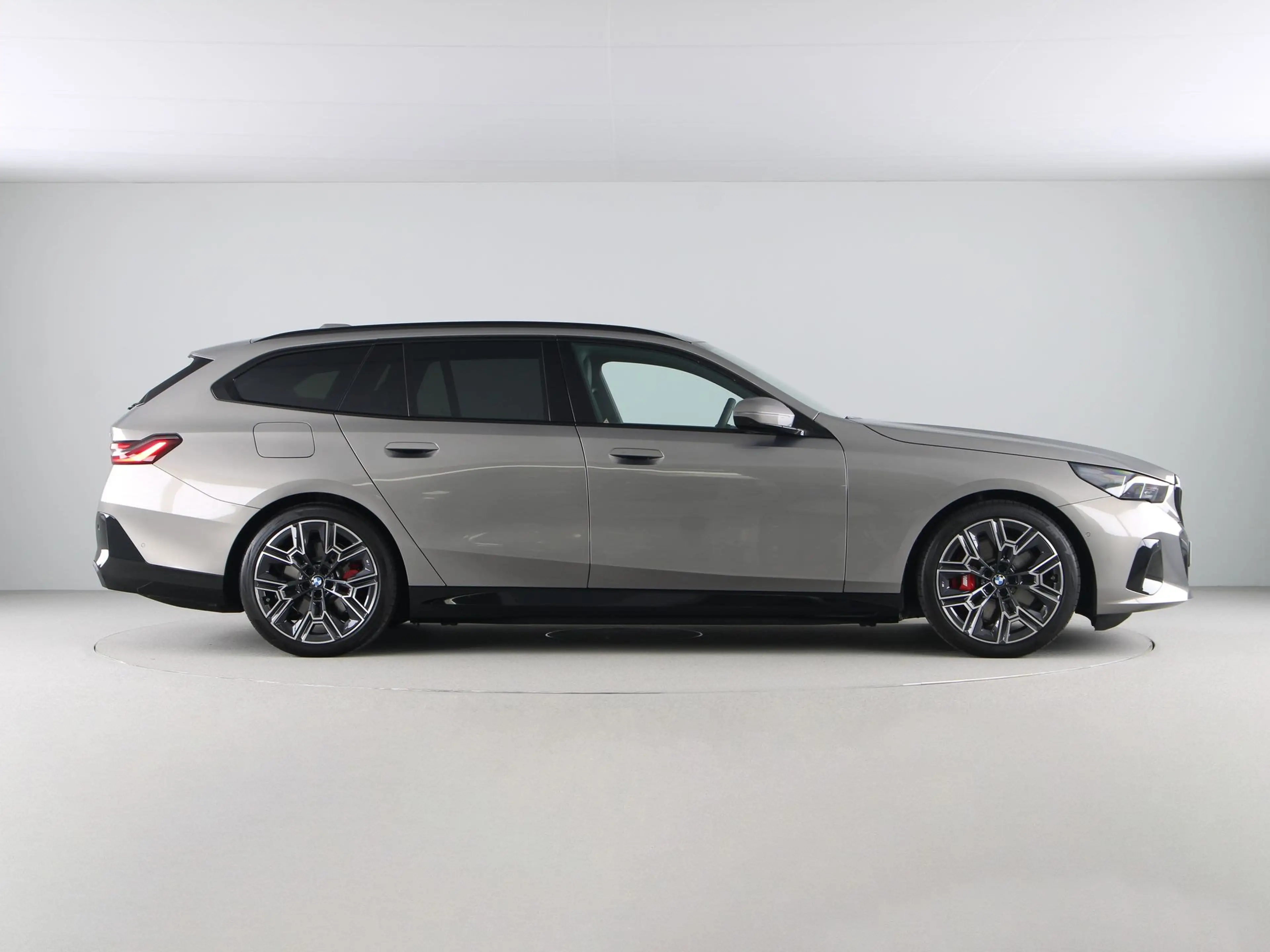 BMW i5 Touring eDrive40 84 kWh M-sport Pro — photo 8