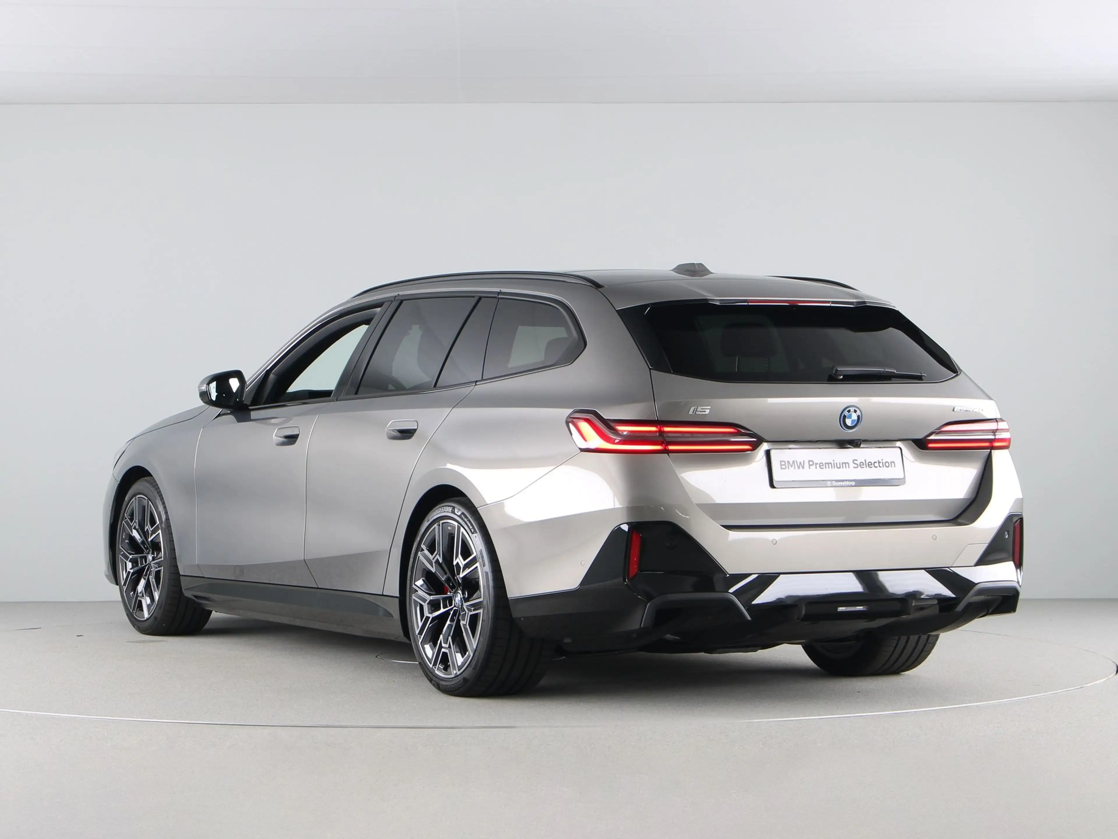 BMW i5 Touring eDrive40 84 kWh M-sport Pro — photo 11