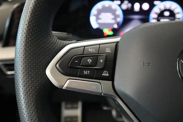 Volkswagen Golf view 8