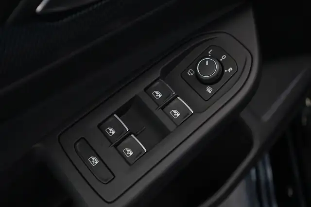 Volkswagen Golf view 11