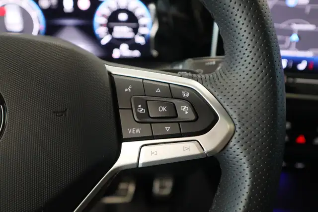 Volkswagen Golf view 9