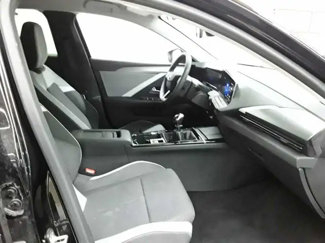 Opel Astra view 8