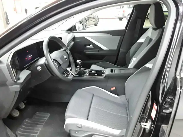 Opel Astra view 7