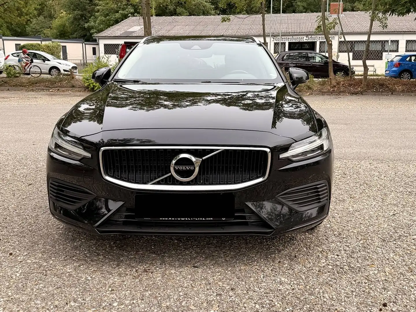 Volvo V60 V60 T8 Twin Engine PHEV Momentum Pro Geartronic Momentum Pro Schwarz - 1