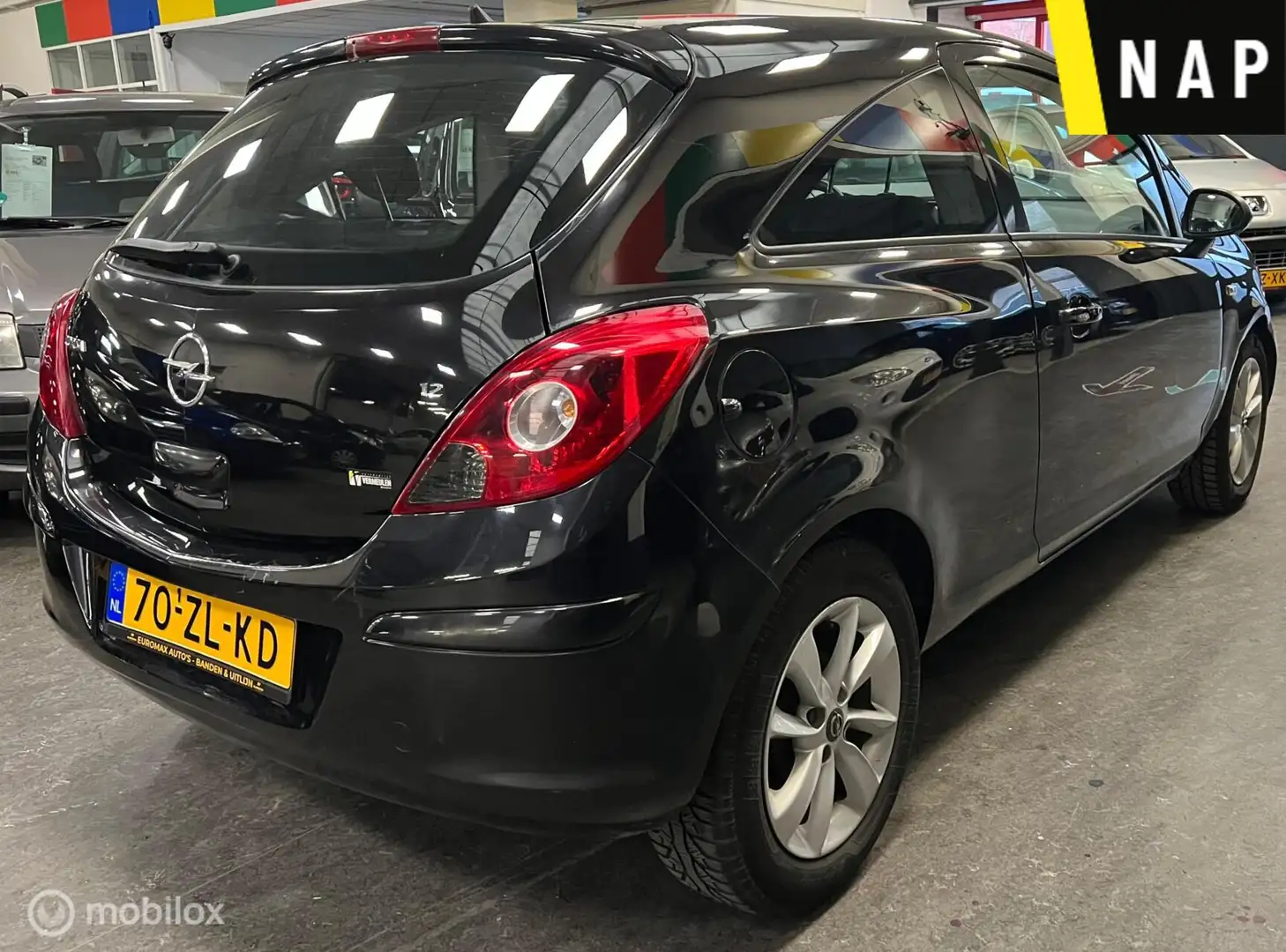 Opel Corsa 1.2-16V Business NAP - Carplay - Airco - Cruise Schwarz - 2