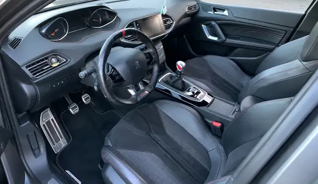 Peugeot 308 view 8