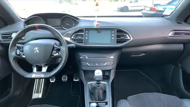 Peugeot 308 view 11