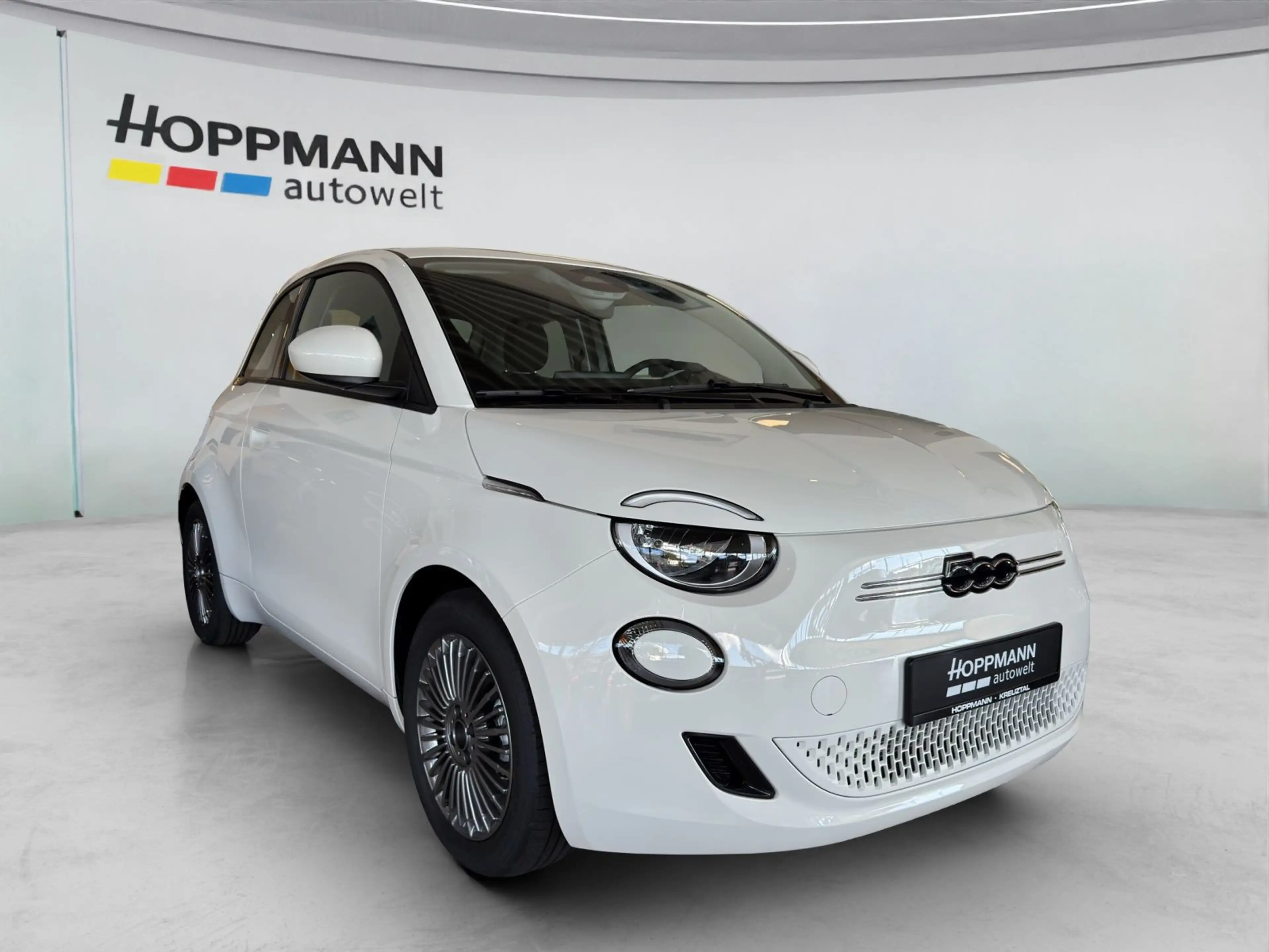 Fiat 500e Icon*Klimaauto*Kamera*Alu*Carplay*Keyless* — photo 3