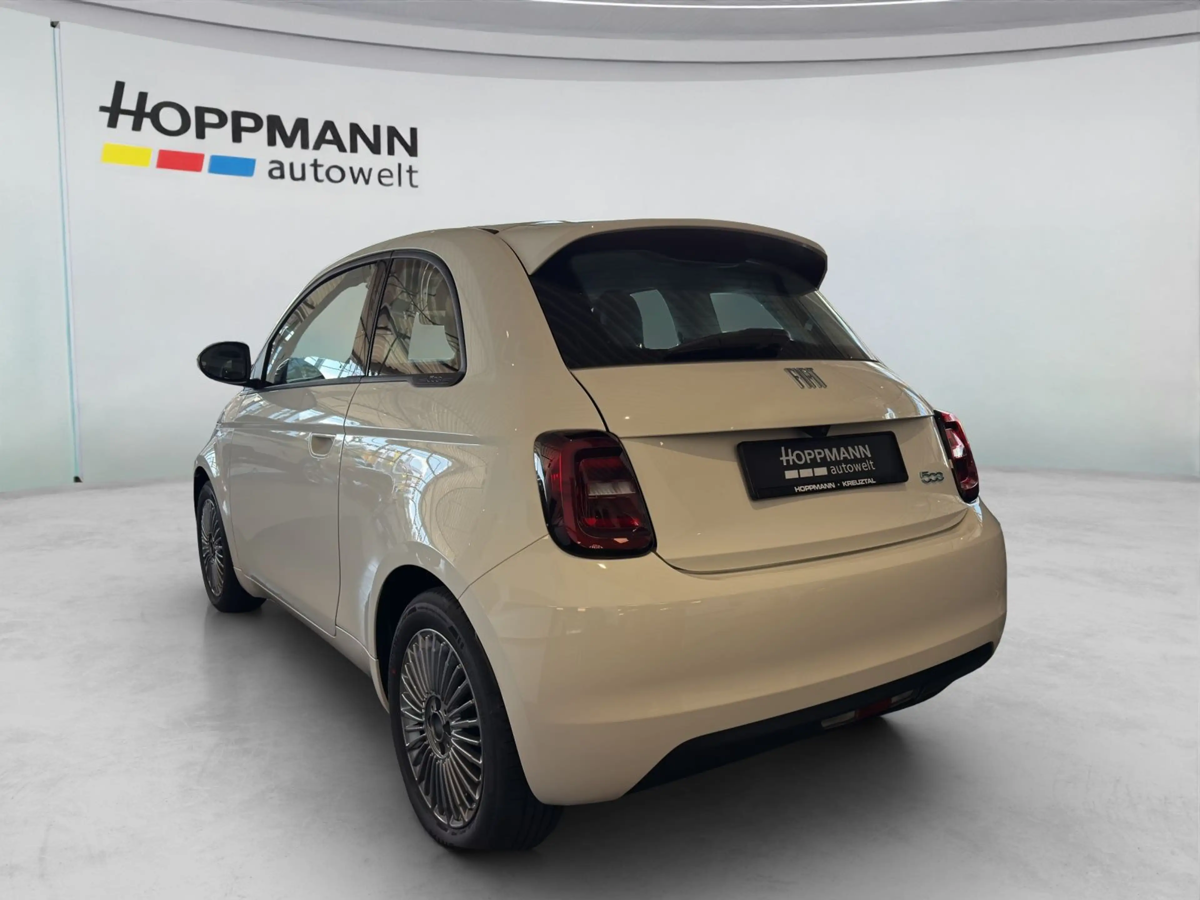 Fiat 500e Icon*Klimaauto*Kamera*Alu*Carplay*Keyless* — photo 5