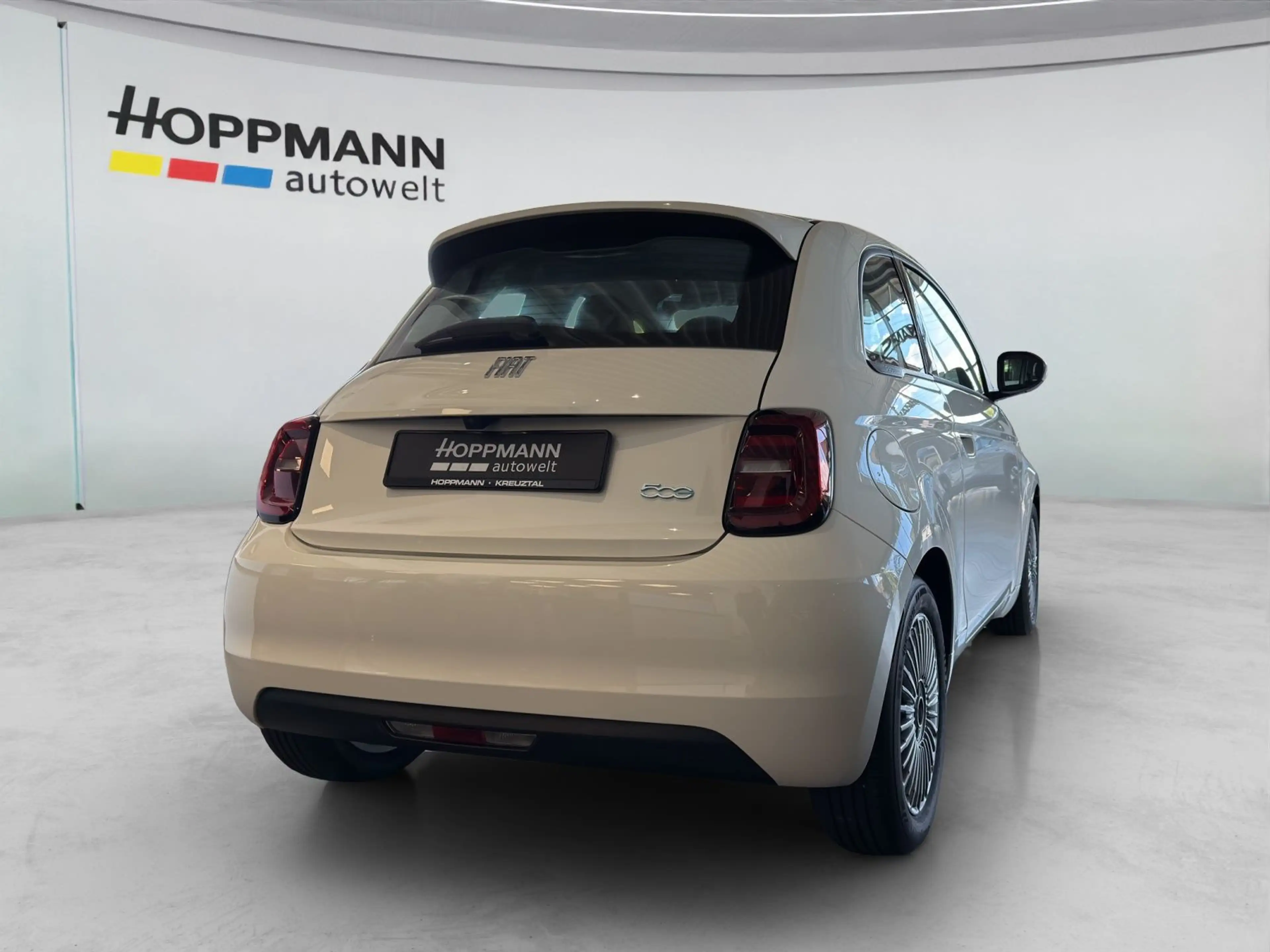 Fiat 500e Icon*Klimaauto*Kamera*Alu*Carplay*Keyless* — photo 4