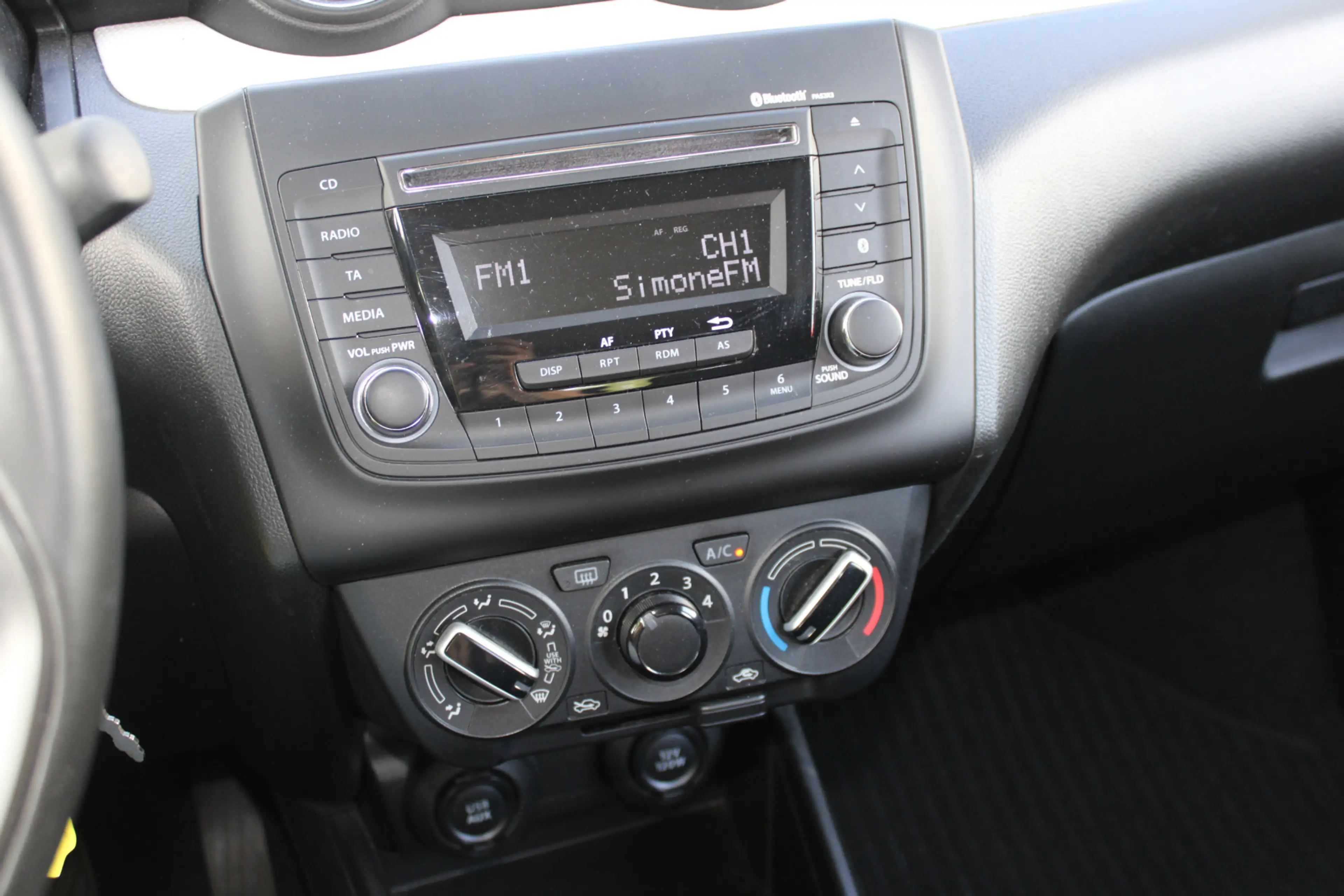 Suzuki Swift 1.2 Select Smart Hybrid — photo 8