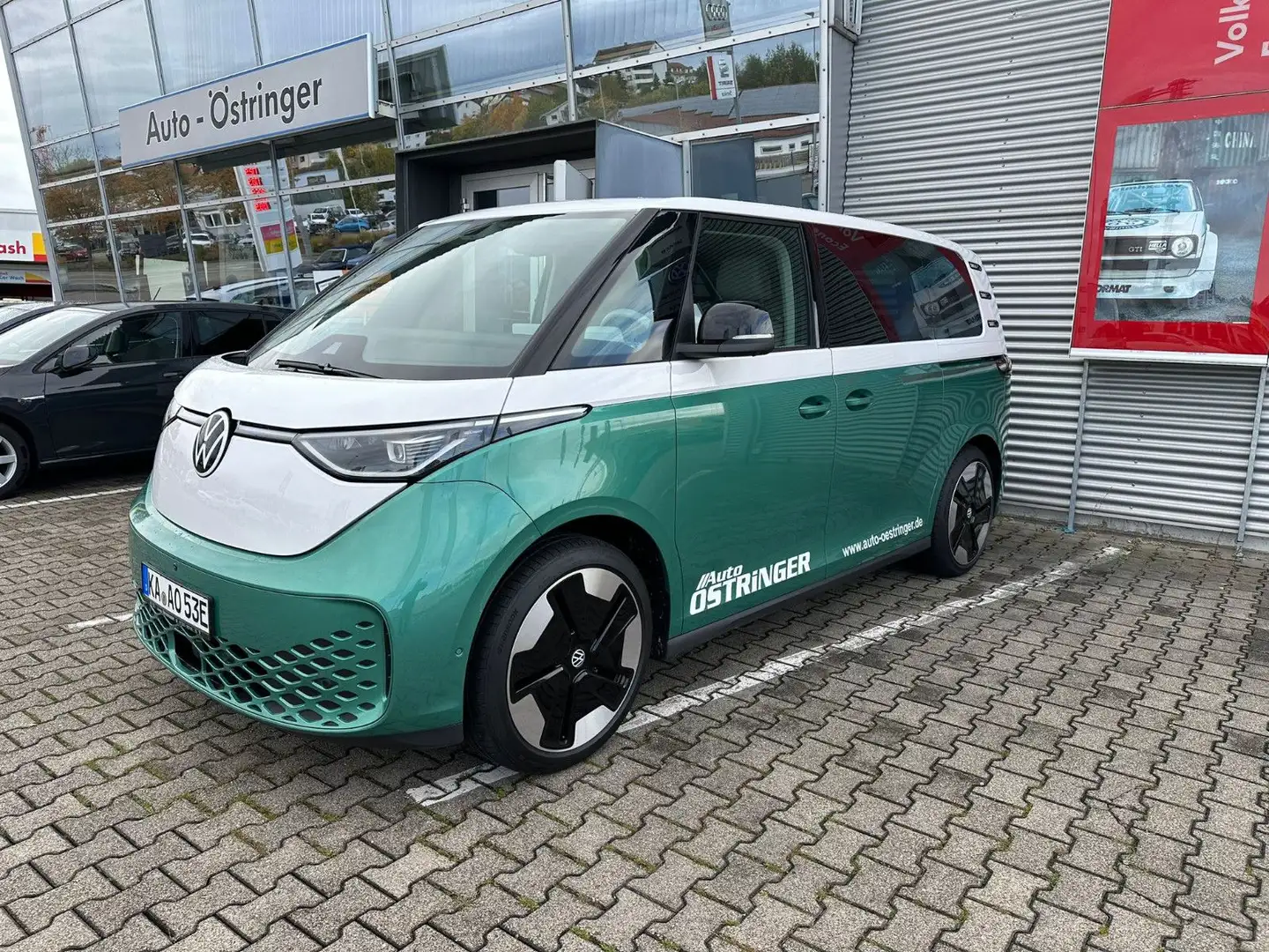 Volkswagen ID. Buzz Bus 150 kW Pro   AHK, Anschlussgarantie Zöld - 1