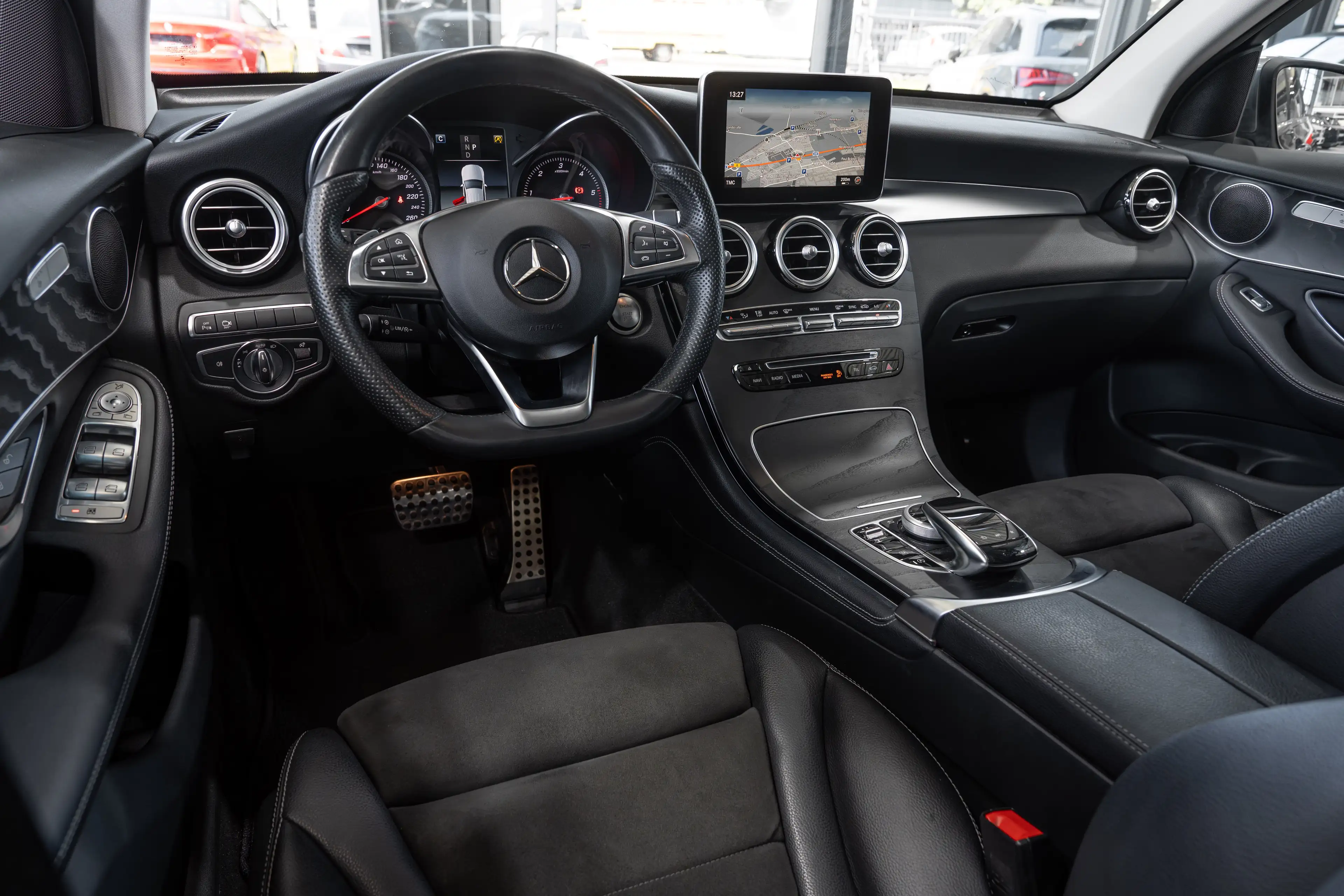 Mercedes-Benz GLC 350 d 4Matic*AMG-LINE*1.HD*PANO*360*EDELHOLZ — photo 13
