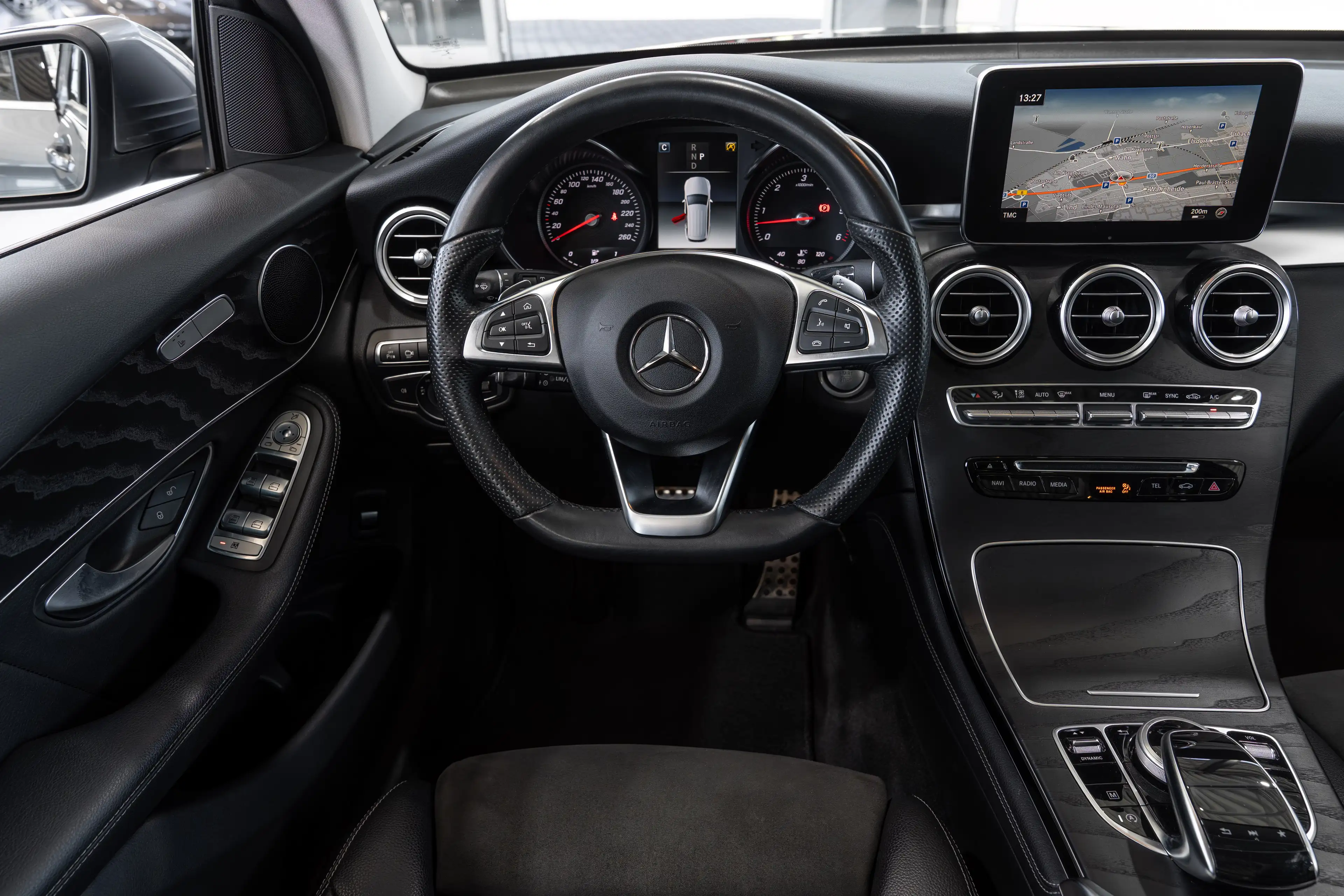 Mercedes-Benz GLC 350 d 4Matic*AMG-LINE*1.HD*PANO*360*EDELHOLZ — photo 14
