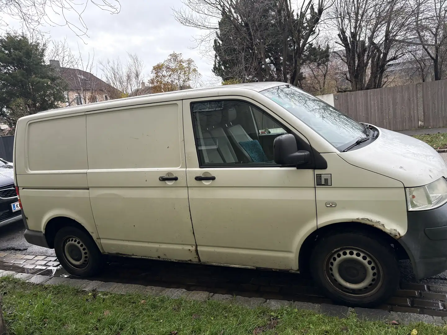Volkswagen T5 Transporter - 2