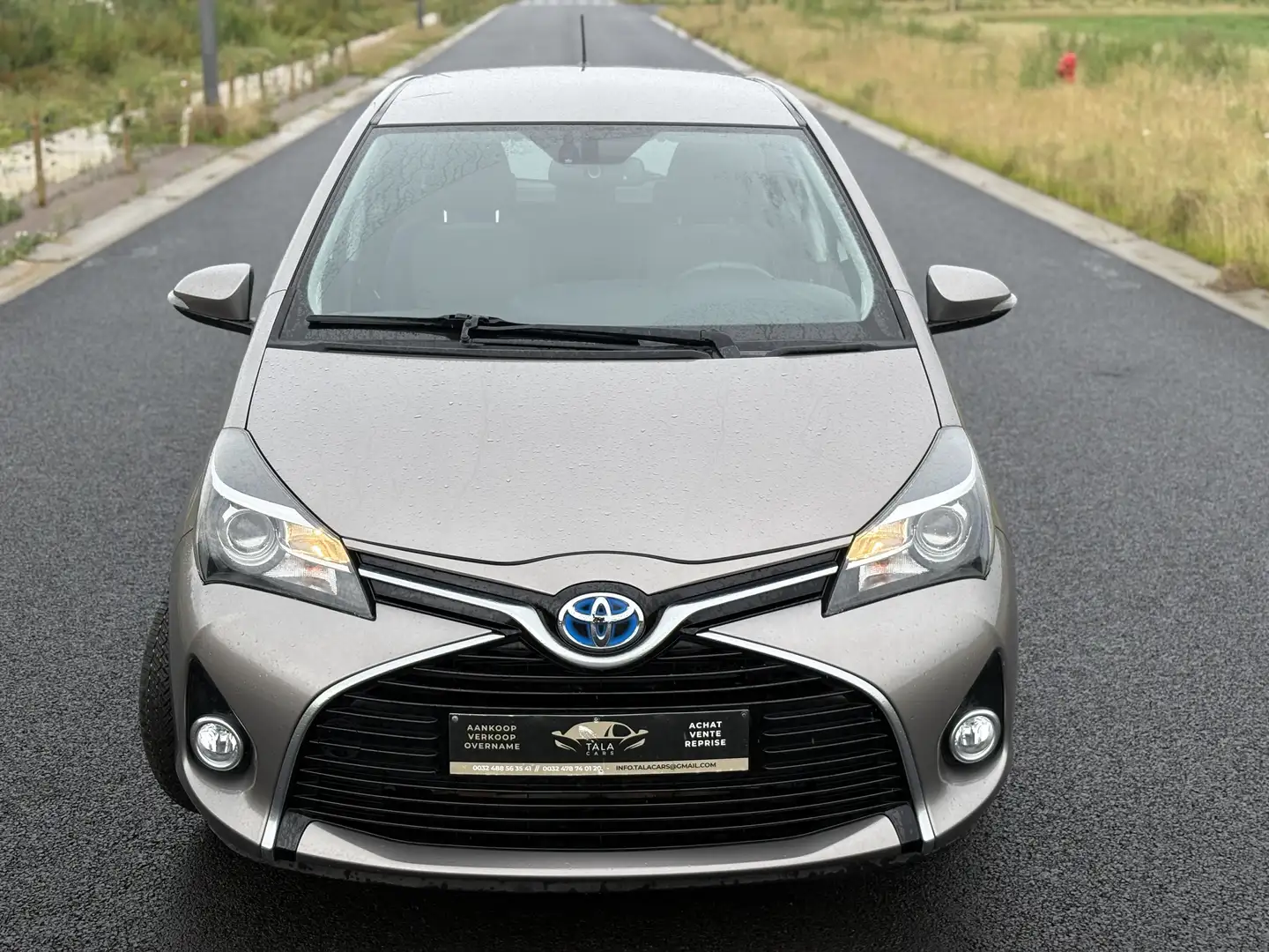 Toyota Yaris 1.5i VVT-i Hybrid CAMERA NAVI GARANTIE 12 MOIS Beige - 2