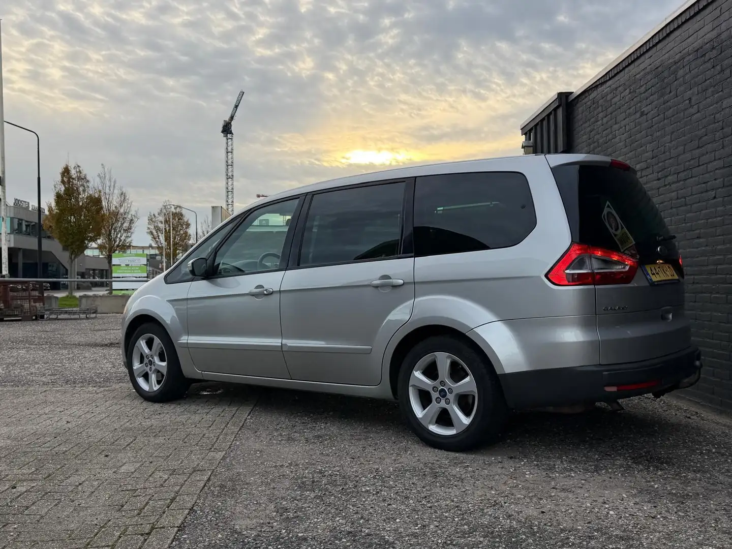 Ford Galaxy 2.0-16V Trend | 7 persoons | Climate | Trekhaak Grijs - 2