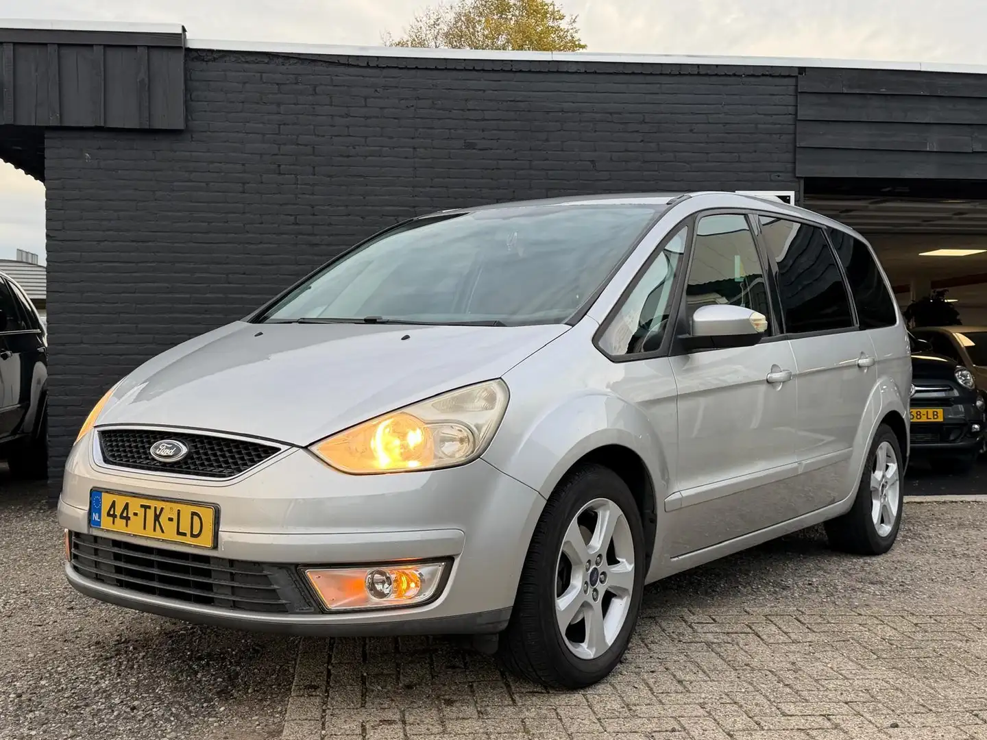 Ford Galaxy 2.0-16V Trend | 7 persoons | Climate | Trekhaak Grijs - 1