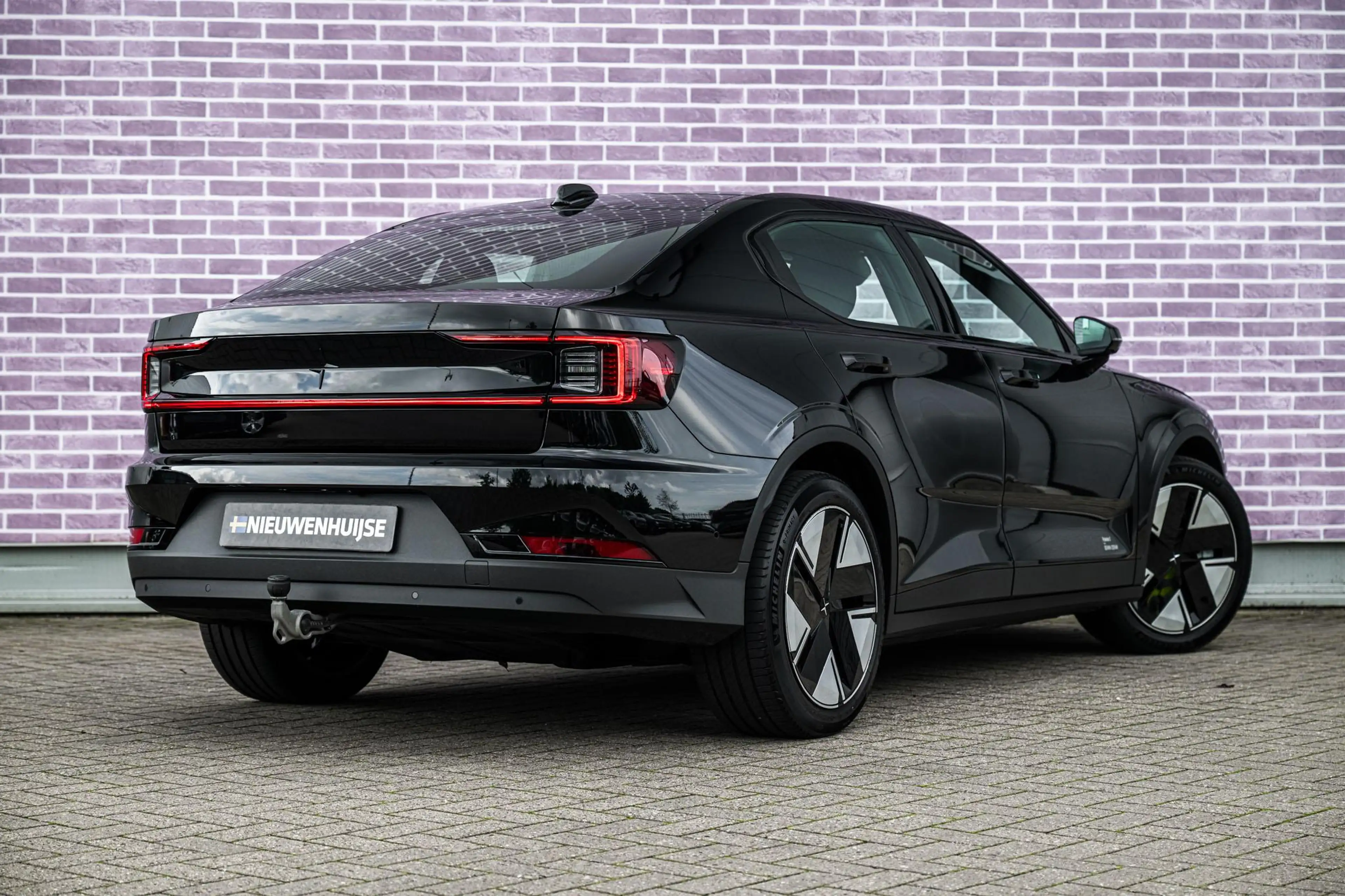 Polestar 2 Long Range Single Motor Plus 82 kWh — photo 2