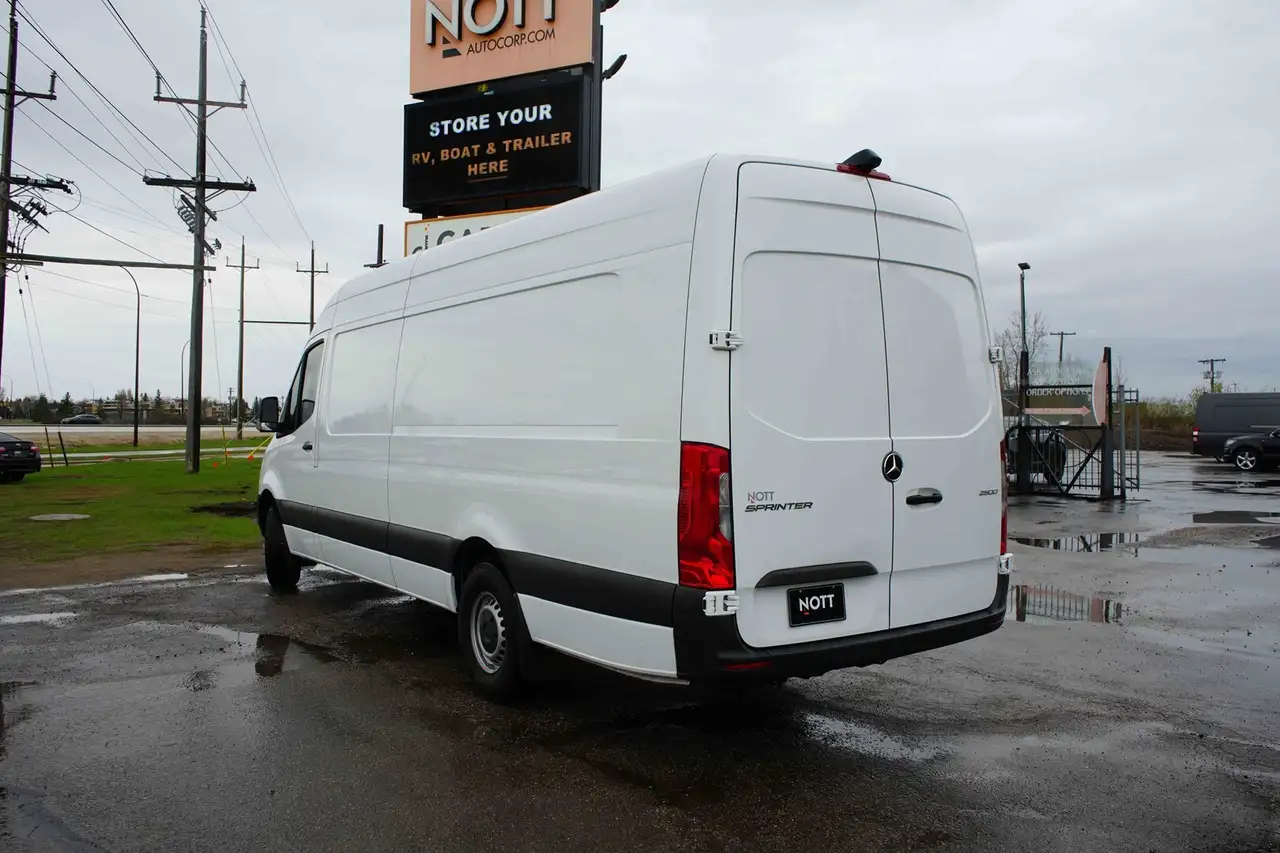 Mercedes-Benz Sprinter снимка Mercedes-Benz Sprinter