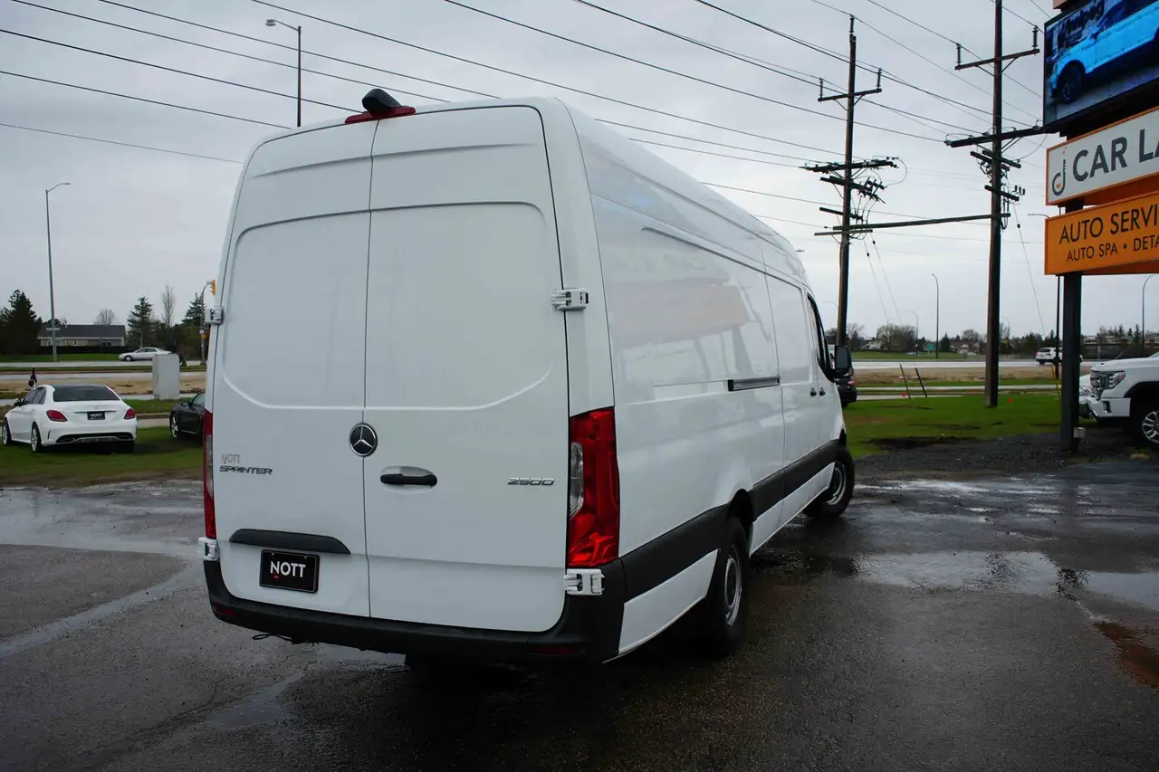 Mercedes-Benz Sprinter снимка Mercedes-Benz Sprinter