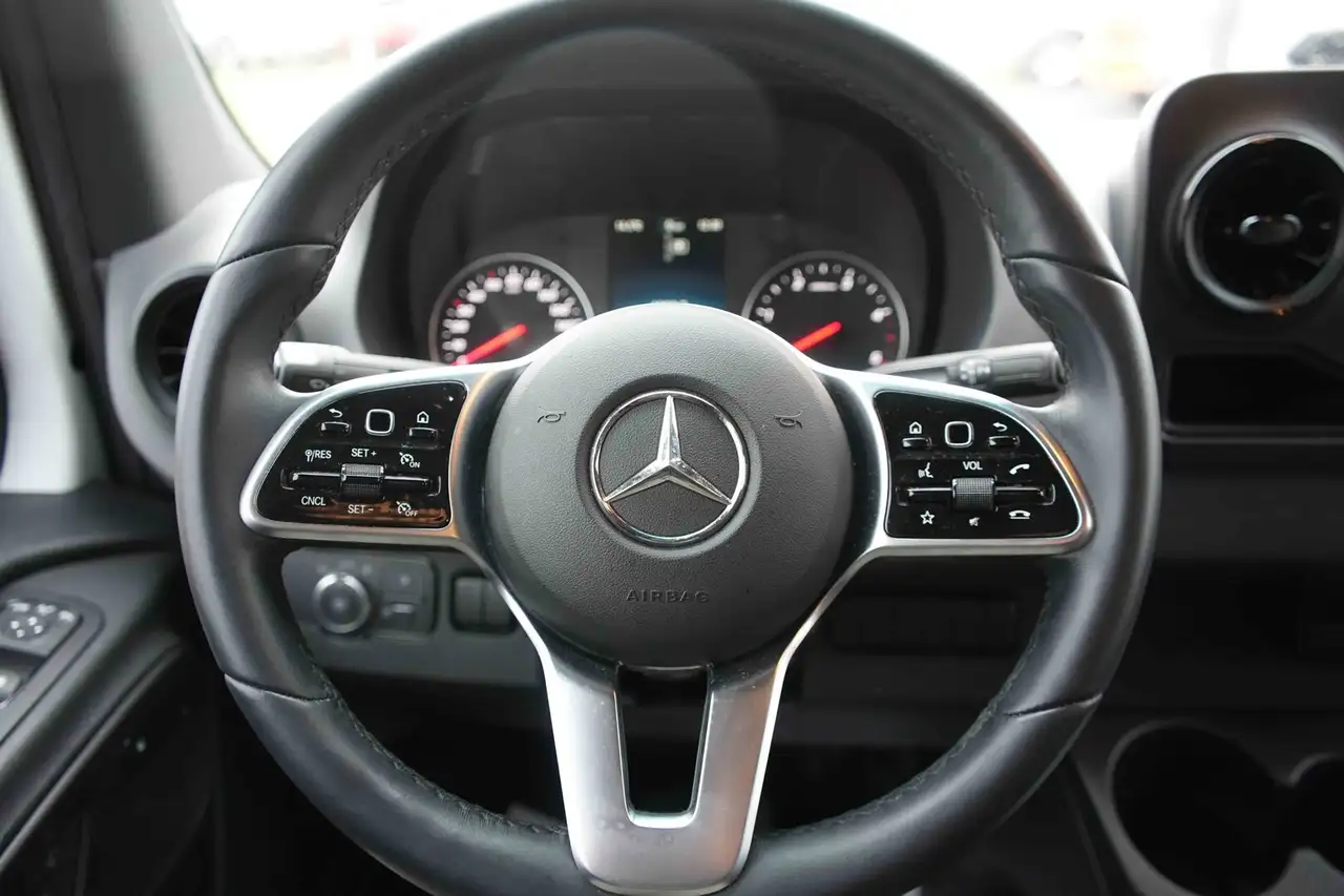 Mercedes-Benz Sprinter снимка Mercedes-Benz Sprinter