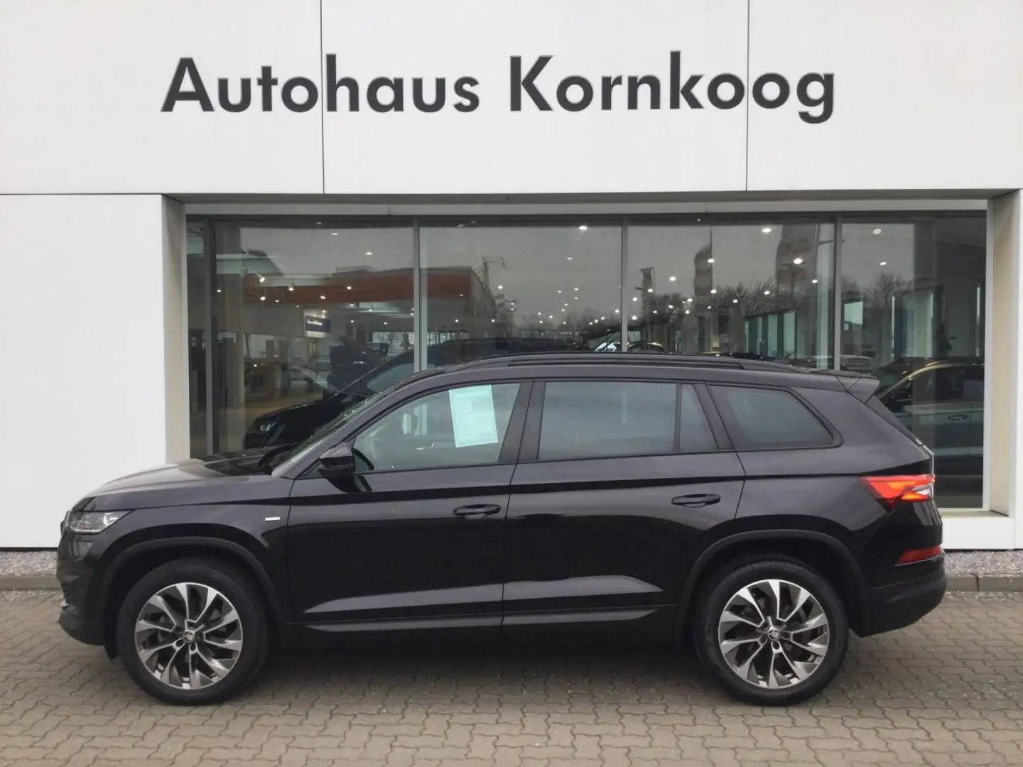 Skoda Kodiaq 2.0 TDI DSG Ambition Clever LED NAVI ACC AP Schwarz - 1